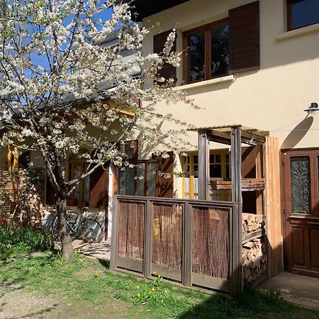 בנרס-דה-ביגור Charmant Appartement Sur Cour, Le Cerisier מראה חיצוני תמונה