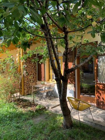 בנרס-דה-ביגור Charmant Appartement Sur Cour, Le Cerisier מראה חיצוני תמונה